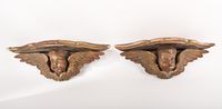 Paire de consoles d'applique en bois sculpté polychrome et d…