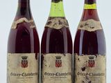 trois bouteilles de vin posées l'une à côté de l'autre sur une table
