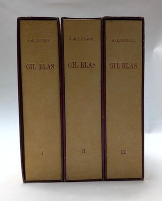 trois livres superposés sur une surface blanche