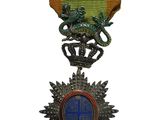 un gros plan d'une médaille sur laquelle figure un dragon