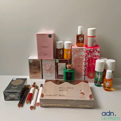de nombreux types de produits de beauté posés sur une table blanche