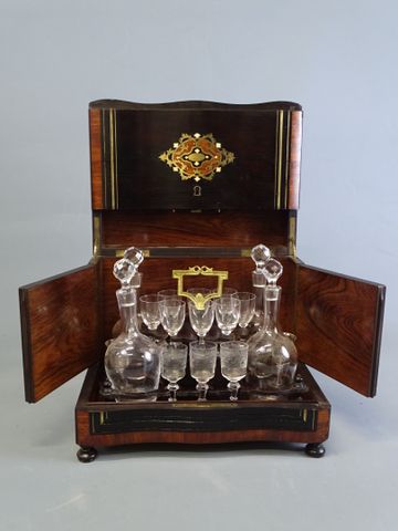 Cave à liqueur Napoléon III (certains verres rapportés) : 4 caraf...