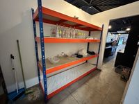 Etagère en métal laqué orange et bleu à 4 niveaux L.