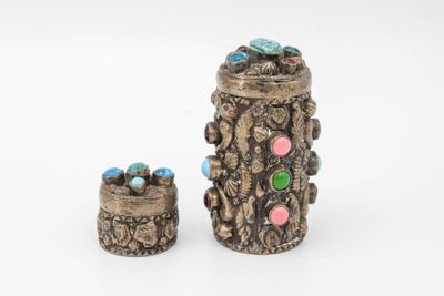 Ensemble de deux boîtes rondes en métal argenté et alliage a…