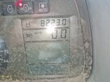 une horloge numérique sur le tableau de bord d'une voiture