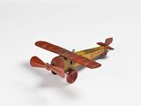 un petit avion miniature posé sur une table