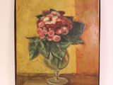 un tableau de fleurs dans un vase sur le mur