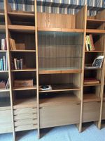 Bibliothèque Ligne Roset. Dans la vitrine, 2 néons. (photo 3)