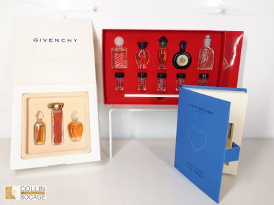 trois flacons de parfum dans une boîte rouge et une boîte bleue