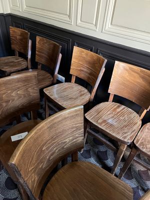 - Ensemble de 21 chaises bois, le tout en l'état sans réclam…