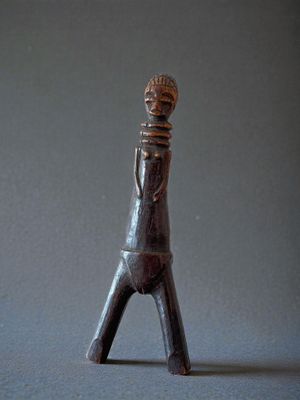 Fronde Akan, Ghana Bois à patine brune brillante