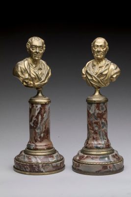 paire de bustes en bronze et en marbre représentant un homme et une femme