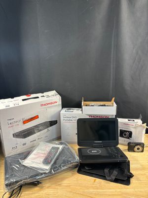 Lot Thomson d’un lecteur Blu-ray, un lecteur DVD portable et…