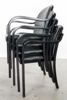 Thonet, 10 fauteuils empilables, bois patiné et simili-cuir,… (photo 4)