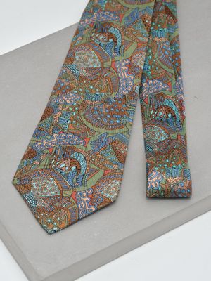 une image représentant une cravate ornée d'un motif paisley