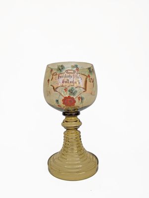 Verre de type rohmer en verre émaillé à décor de pampres de …