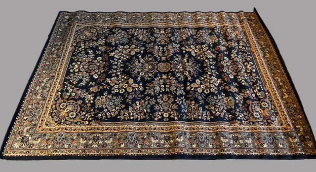 Tapis en laine. 325 x 234 cm. À nettoyer