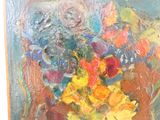 une peinture de fleurs dans un vase sur une table
