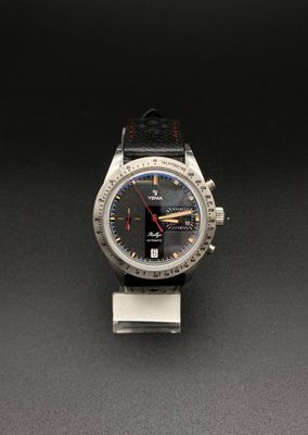 une image représentant une montre avec un cadran noir et une trotteuse rouge