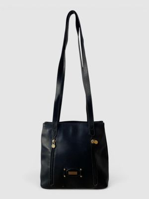 un sac à main noir avec une fermeture éclair sur le devant