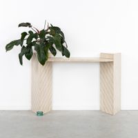 Une console murale ou table de console, à motifs géométrique… (photo 2)