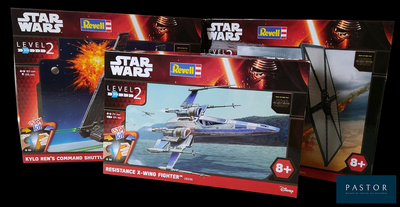 de nombreux jouets Star Wars exposés dans un magasin