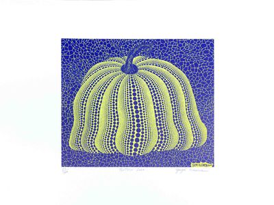 une photo d'un tableau représentant une citrouille sur fond bleu