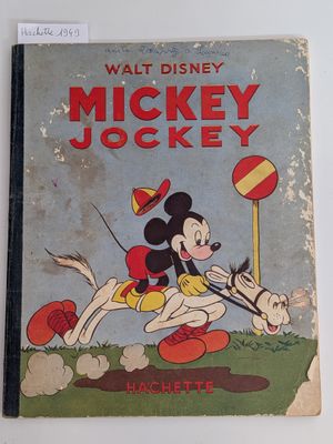 Mickey et le livre de Mickey Mouse avec une étiquette dessus