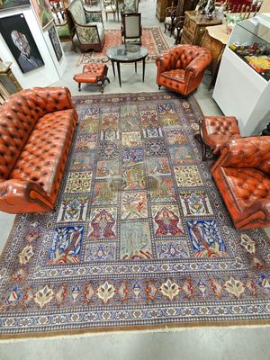 un grand tapis posé au sol dans un magasin