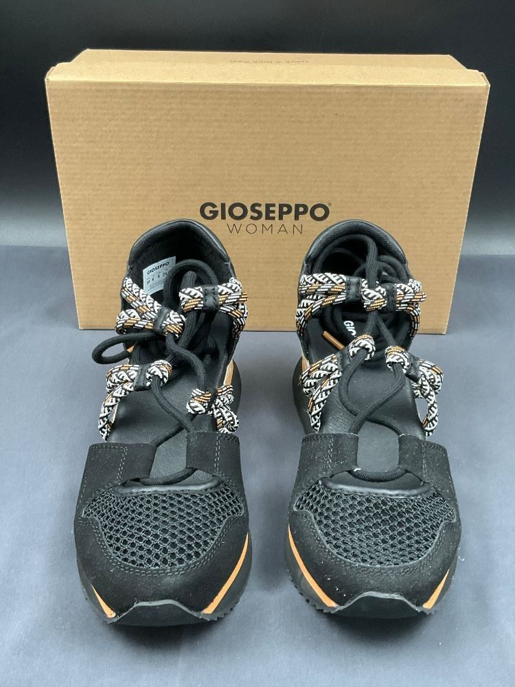 GIOSEPPO, modèle IONA, paire de sandales, pointure 39. État neuf avec boîte.