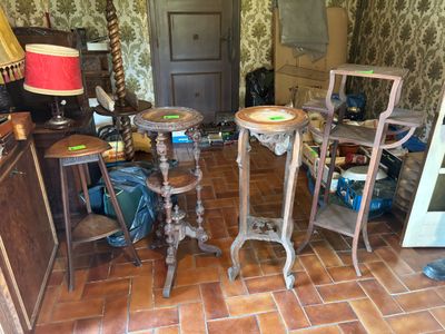 two tables and two chairs in a room with a wallpapered wall