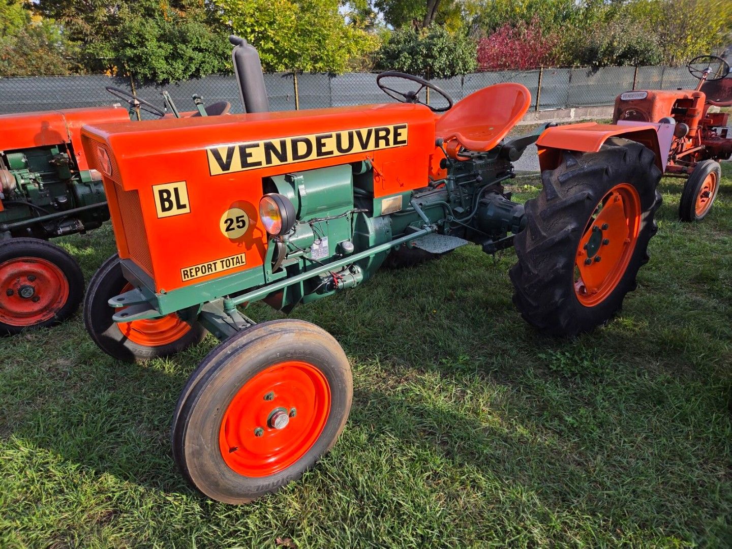 VENDEUVRE BL25 - TRACTEUR AGRICOLE VENDEUVRE - Genre : TRA -…