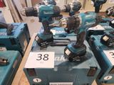 les nombreux outils Makita exposés dans le magasin