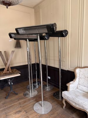 - Ensemble de 6 chauffages extérieurs sur piètement en métal…