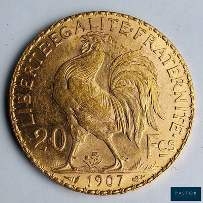une image représentant une pièce d'or sur laquelle figure un coq couché sur le côté