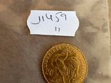 une pièce d'or et une pièce d'or dans un sac