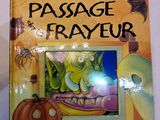 une photo d'un cadre contenant une photo d'une chauve-souris