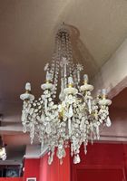Lustre en bronze à pampilles et enfilages de perles en verre… (photo 4)