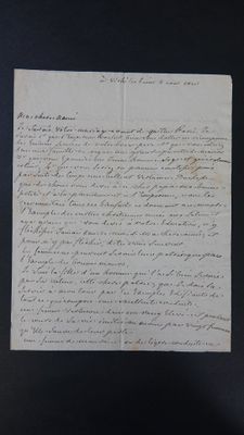 une feuille de papier sur laquelle on peut écrire, posée sur une table