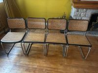 4 chaises cannées dont l’une ceinture arrondie
