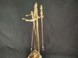 a gold statue of a man and a woman on skis