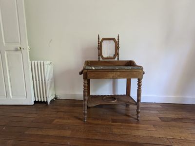 Charmante petite table de toilette, beau marbre