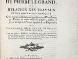 un vieux livre sur lequel figure l'image en noir et blanc d'un oiseau