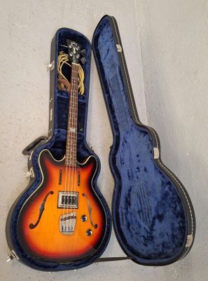 Guitare basse électrique GUILD STARFIRE, rare modèle édité p…