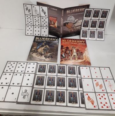 beaucoup de cartes, et des cartes posées sur la table