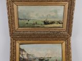 deux tableaux encadrés représentant des bateaux sur l'eau et un bateau au loin
