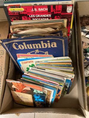 Lot de disques 33 et 45 tours. - Photo 1