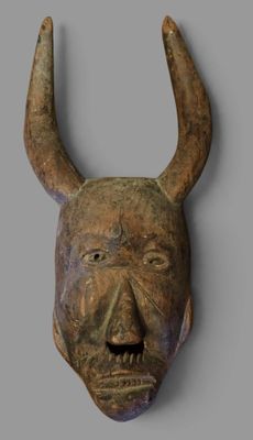 sculpture of a bull ' s head with horns on a gray background