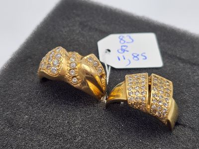 paire de boucles d'oreilles à clip en or jaune 18 carats et diamants