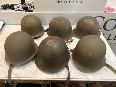 FRANCE. Casque modèle 1951, datés de 1952 à 1956, 4 complets…
